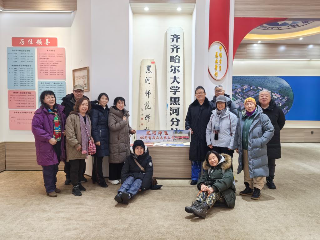 77届中文校友返校合影